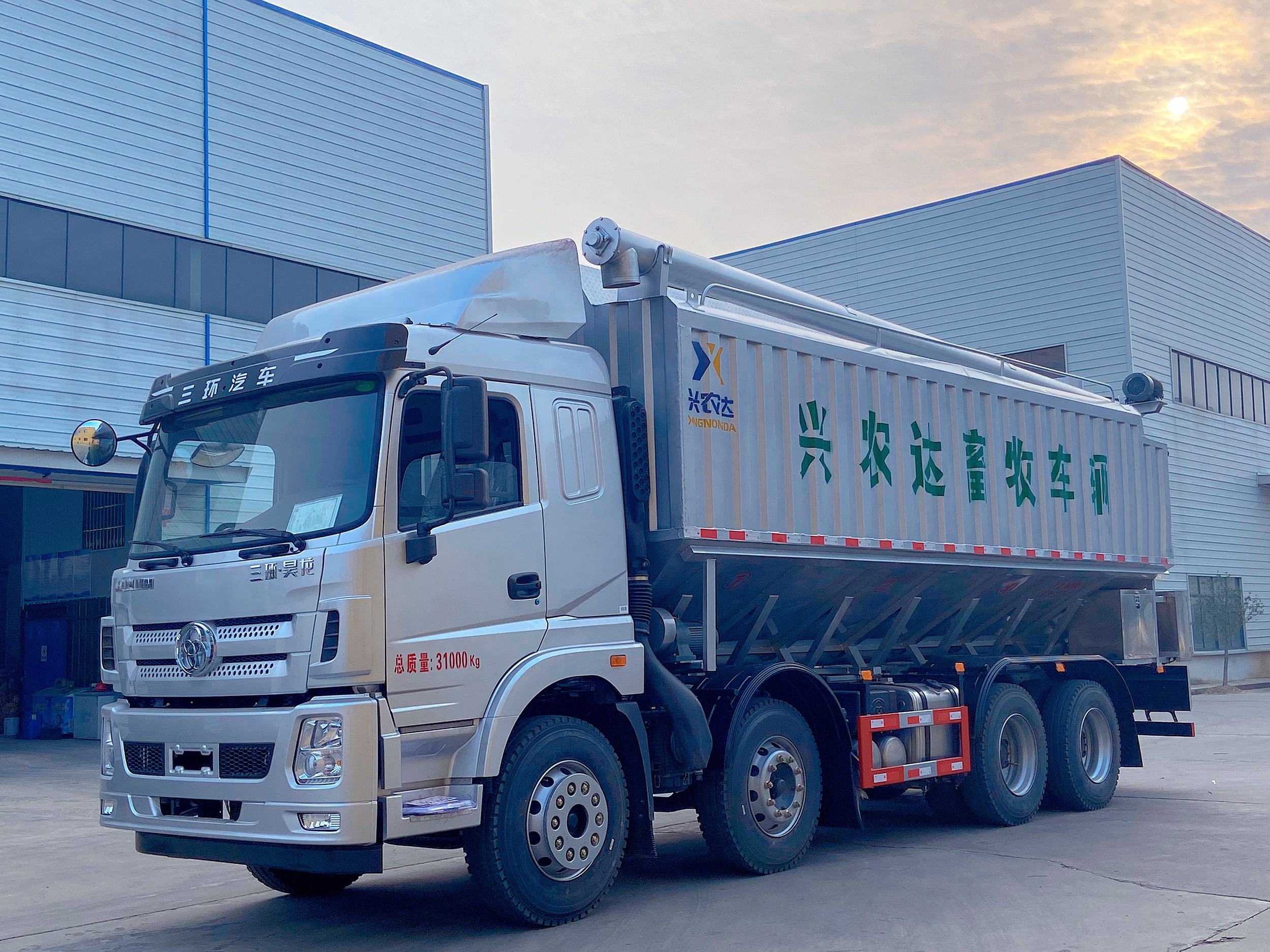 三環(huán)短四橋飼料車